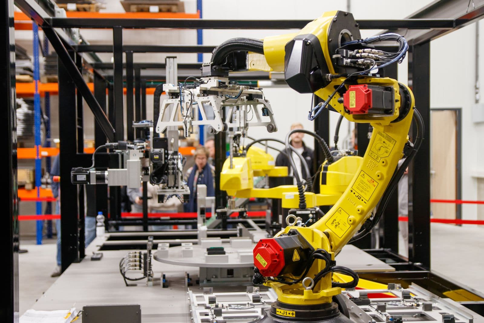 Cella robotizzata per l'automazione di linee produttive